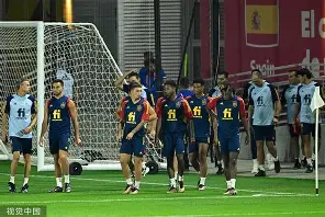 LOL网页版入口-塞维利亚发布备战花絮，国际比赛日回应争议，社区盾任务艰巨，轮换策略成焦点 